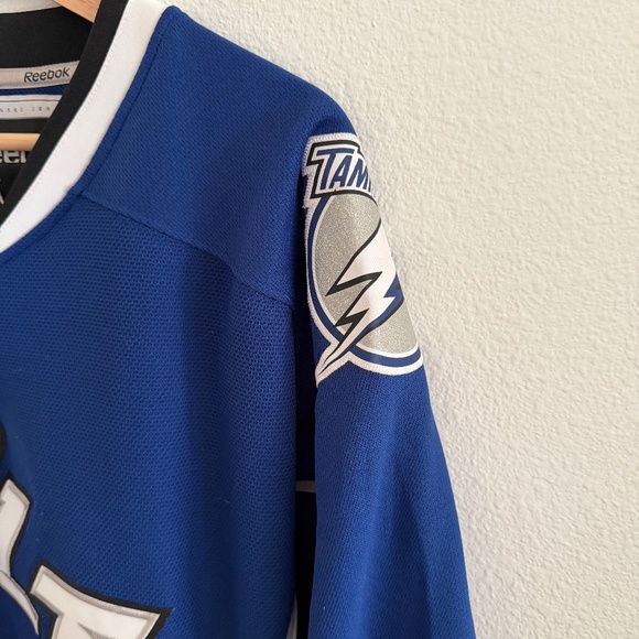 Tampa Bay Lighting Reebok BOLTS Hockey Jersey Fight Strap Size S Official - Picture 4 of 7
